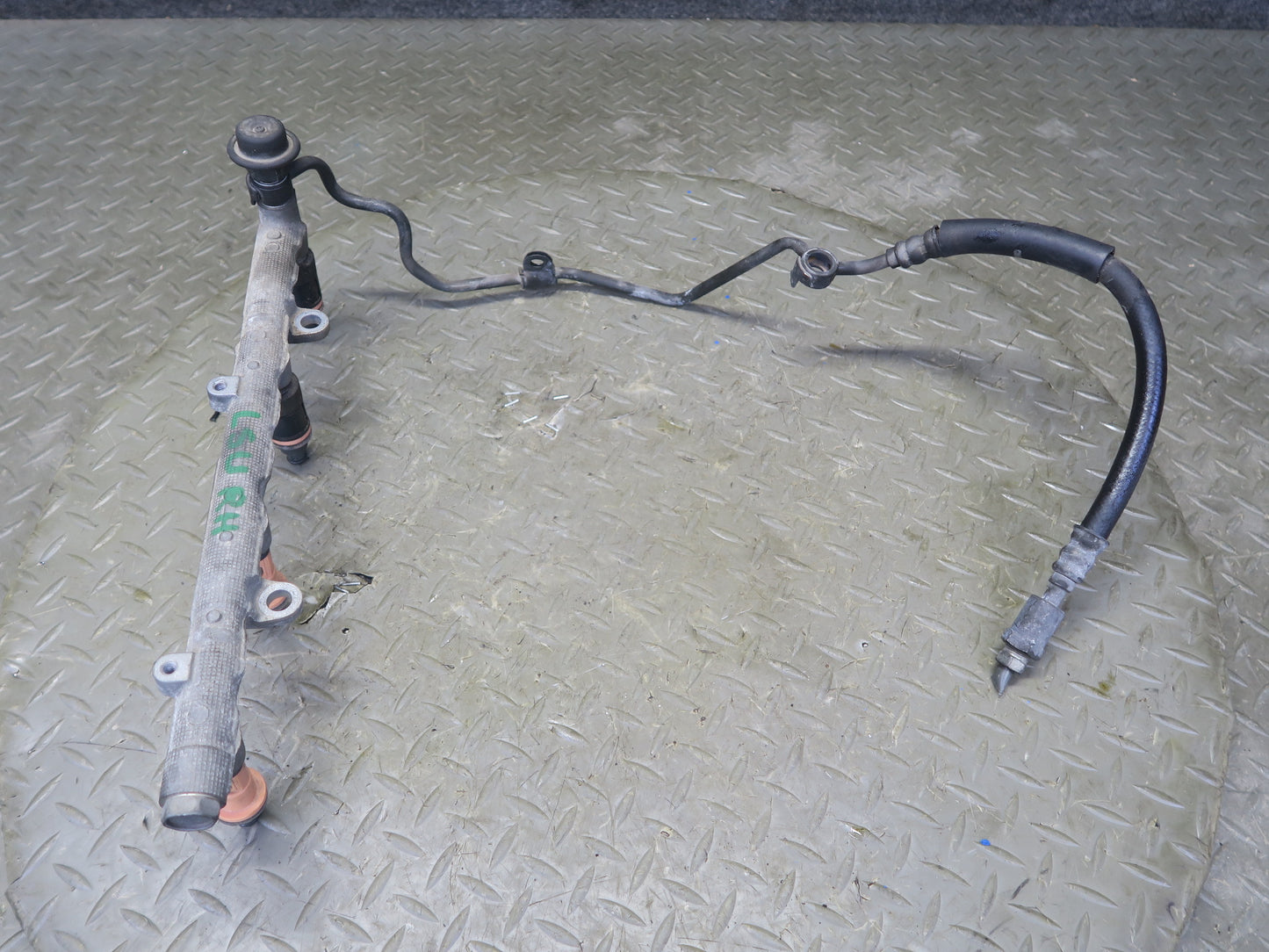 98-00 Lexus UCF20L LS400 1UZFE 4.0L Fuel Rail w Injector Set Assembly OEM