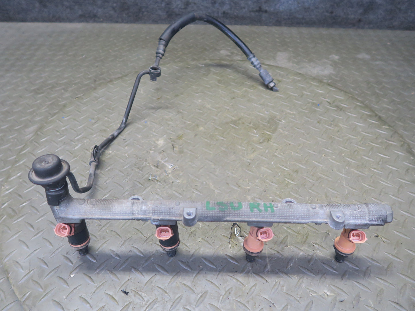 98-00 Lexus UCF20L LS400 1UZFE 4.0L Fuel Rail w Injector Set Assembly OEM