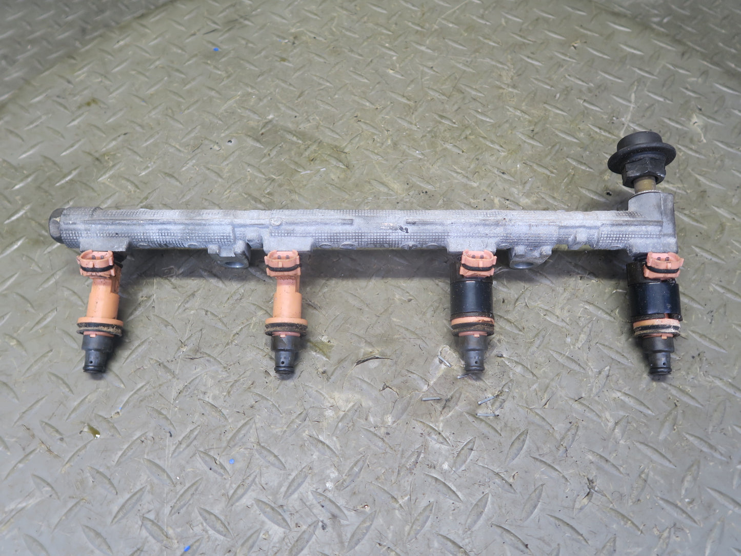 98-00 Lexus UCF20L LS400 1UZFE 4.0L Fuel Rail w Injector Set Assembly OEM