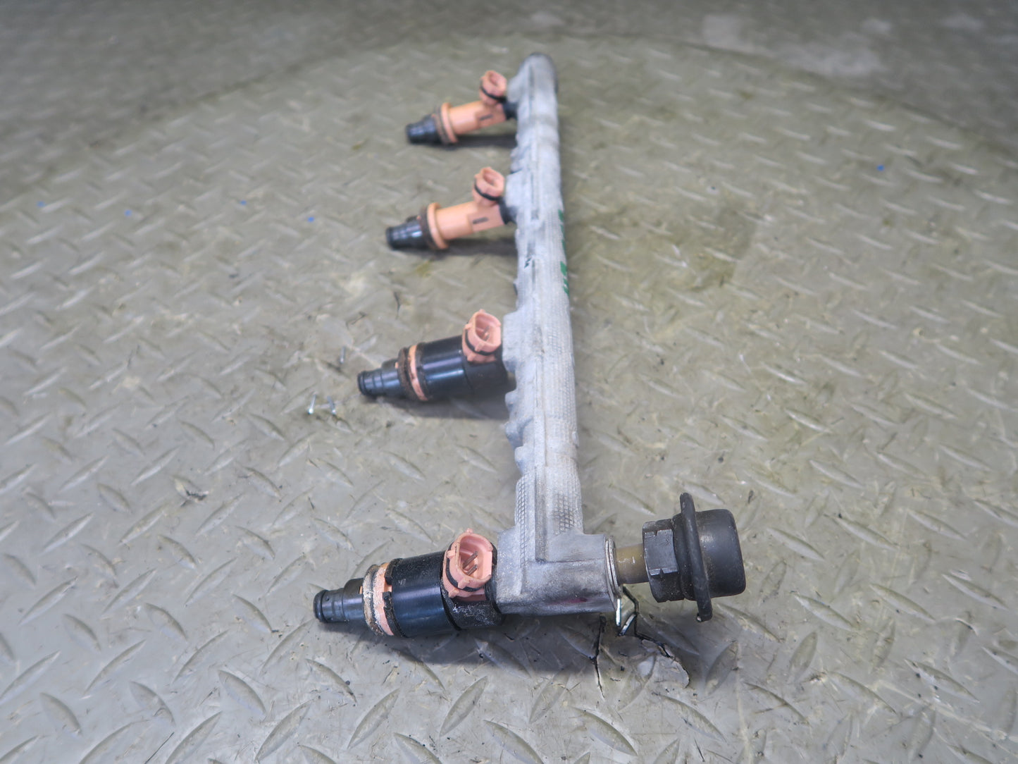 98-00 Lexus UCF20L LS400 1UZFE 4.0L Fuel Rail w Injector Set Assembly OEM