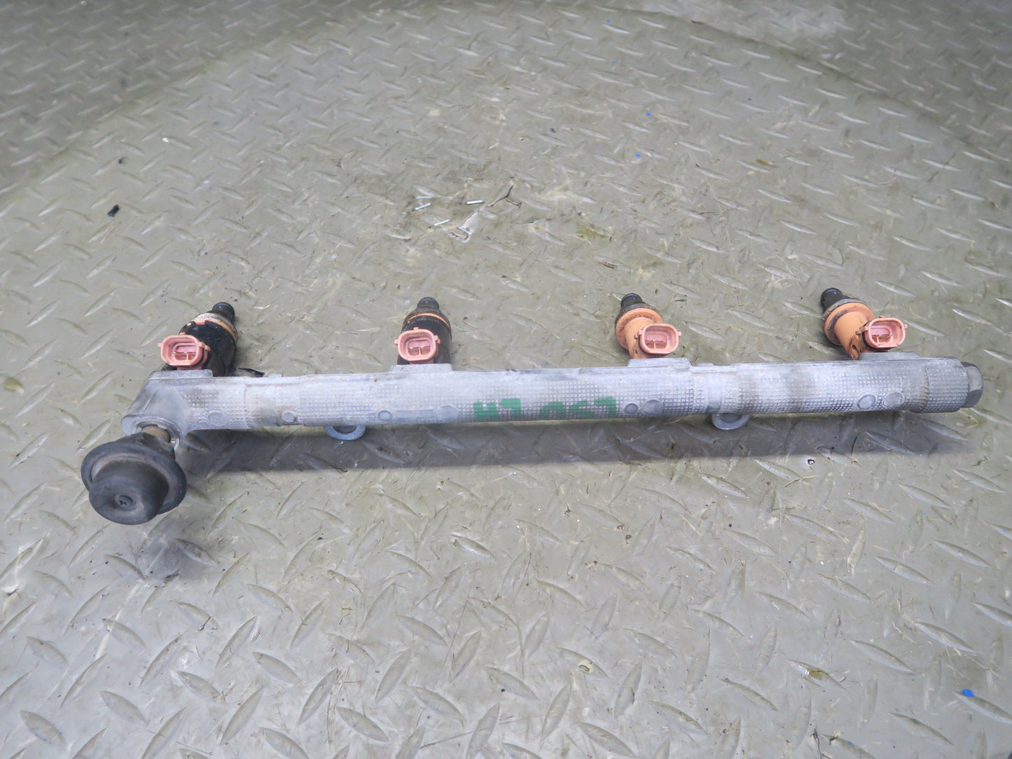 98-00 Lexus UCF20L LS400 1UZFE 4.0L Fuel Rail w Injector Set Assembly OEM