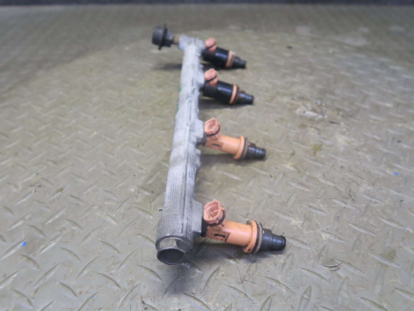 98-00 Lexus UCF20L LS400 1UZFE 4.0L Fuel Rail w Injector Set Assembly OEM