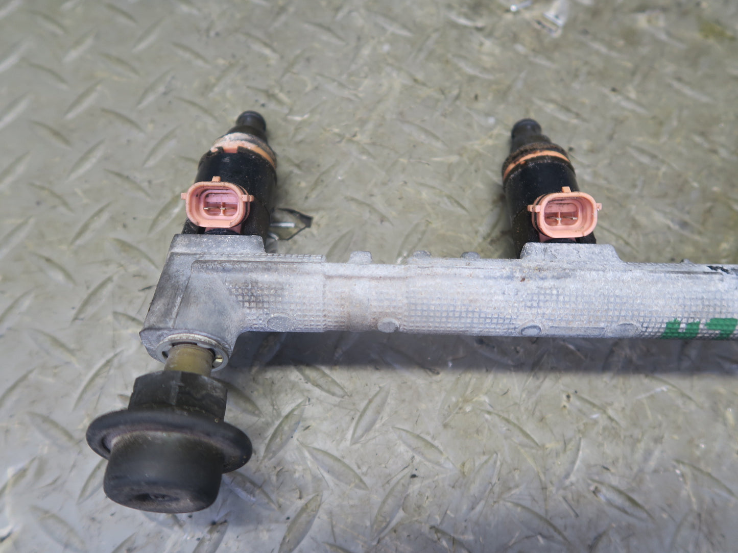 98-00 Lexus UCF20L LS400 1UZFE 4.0L Fuel Rail w Injector Set Assembly OEM