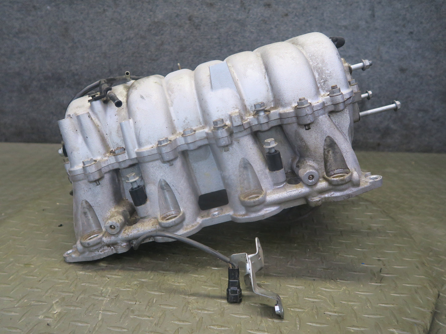 98-00 Lexus LS400 UCF20L 1UZFE Engine Intake Manifold w Pressure Tank Assy OEM