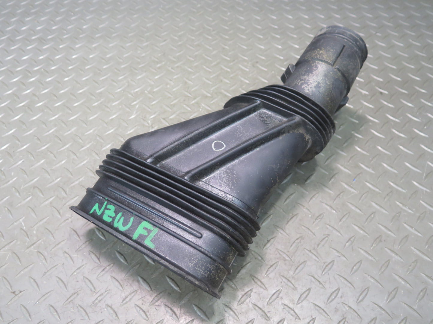 81-83 Datsun S130 280ZX Turbo Air Intake Duct Tube Pipe 62860-P7900 OEM