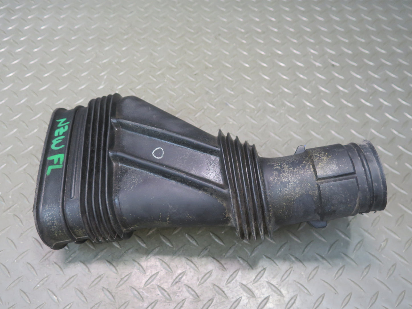 81-83 Datsun S130 280ZX Turbo Air Intake Duct Tube Pipe 62860-P7900 OEM