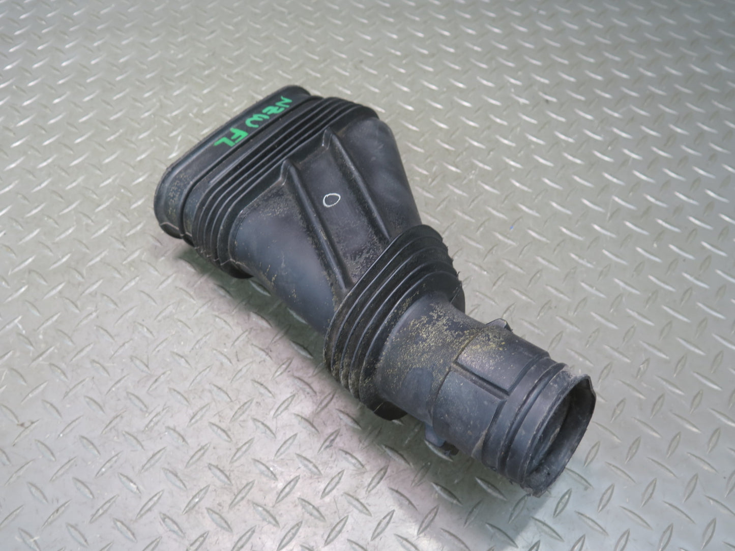 81-83 Datsun S130 280ZX Turbo Air Intake Duct Tube Pipe 62860-P7900 OEM