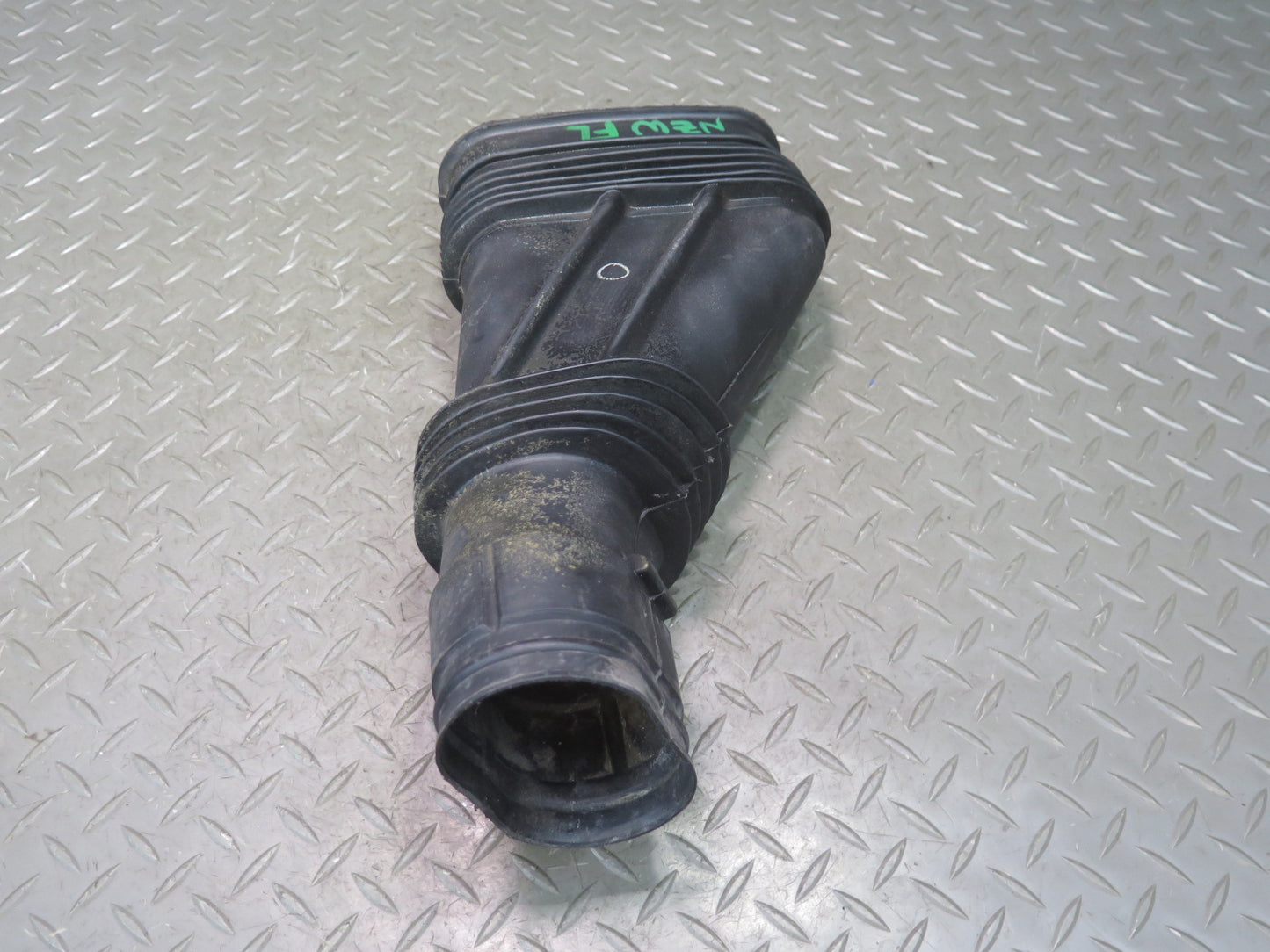 81-83 Datsun S130 280ZX Turbo Air Intake Duct Tube Pipe 62860-P7900 OEM