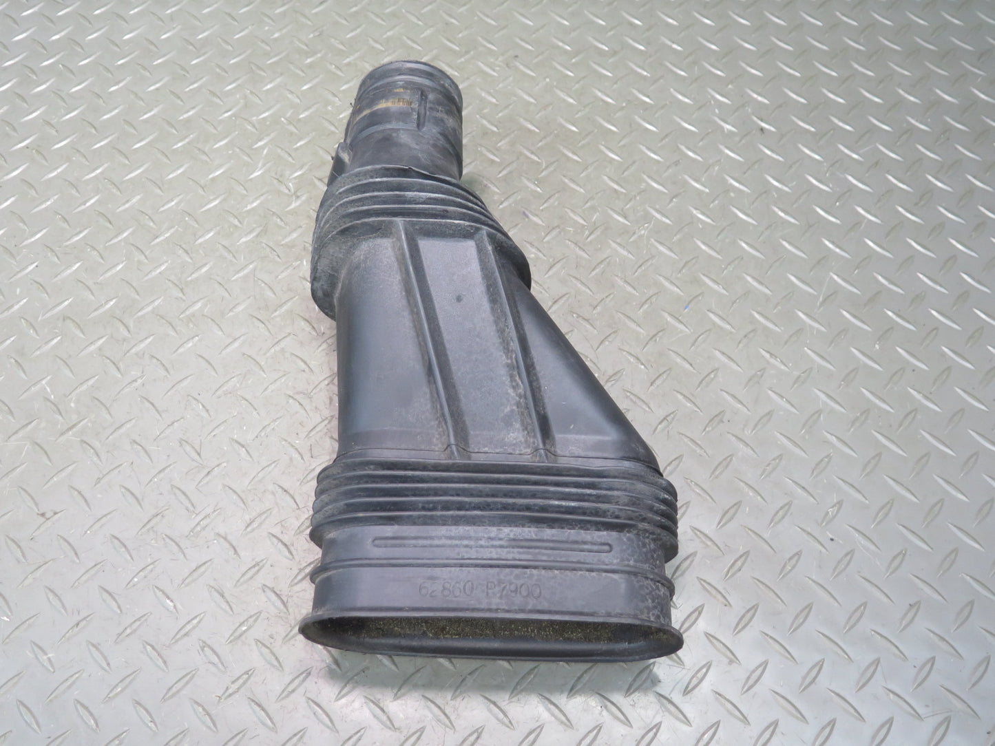 81-83 Datsun S130 280ZX Turbo Air Intake Duct Tube Pipe 62860-P7900 OEM