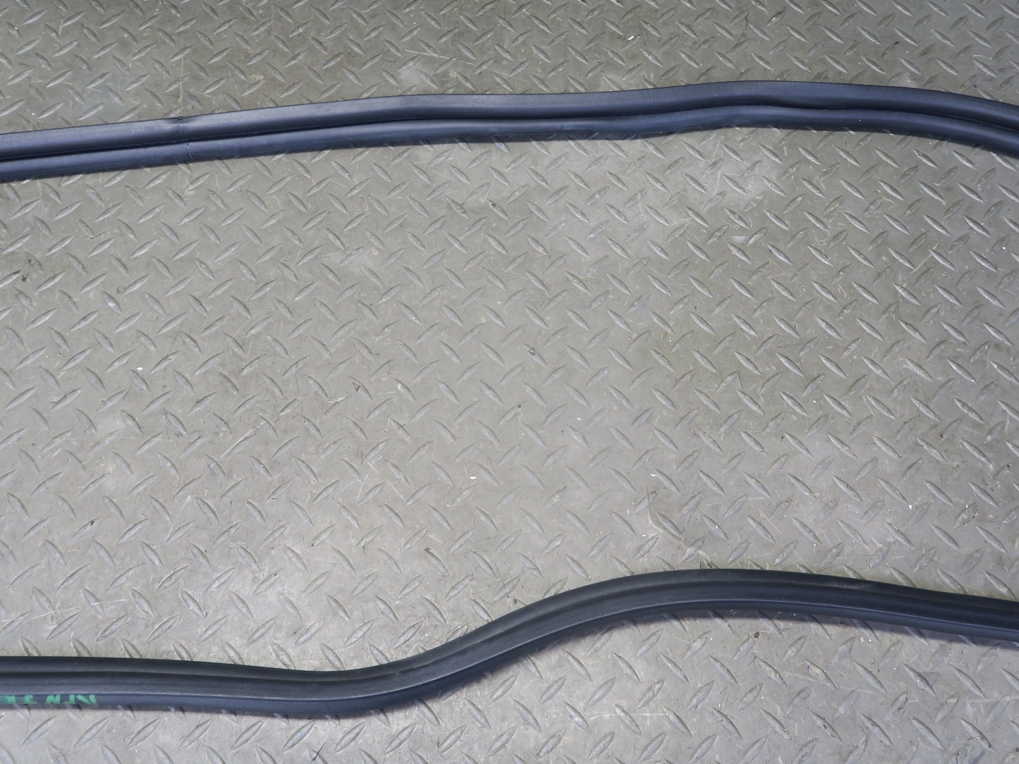 1999-2004 Porsche 911 996 Convertible Rear Trunk Weatherstrip Rubber Seal Gasket