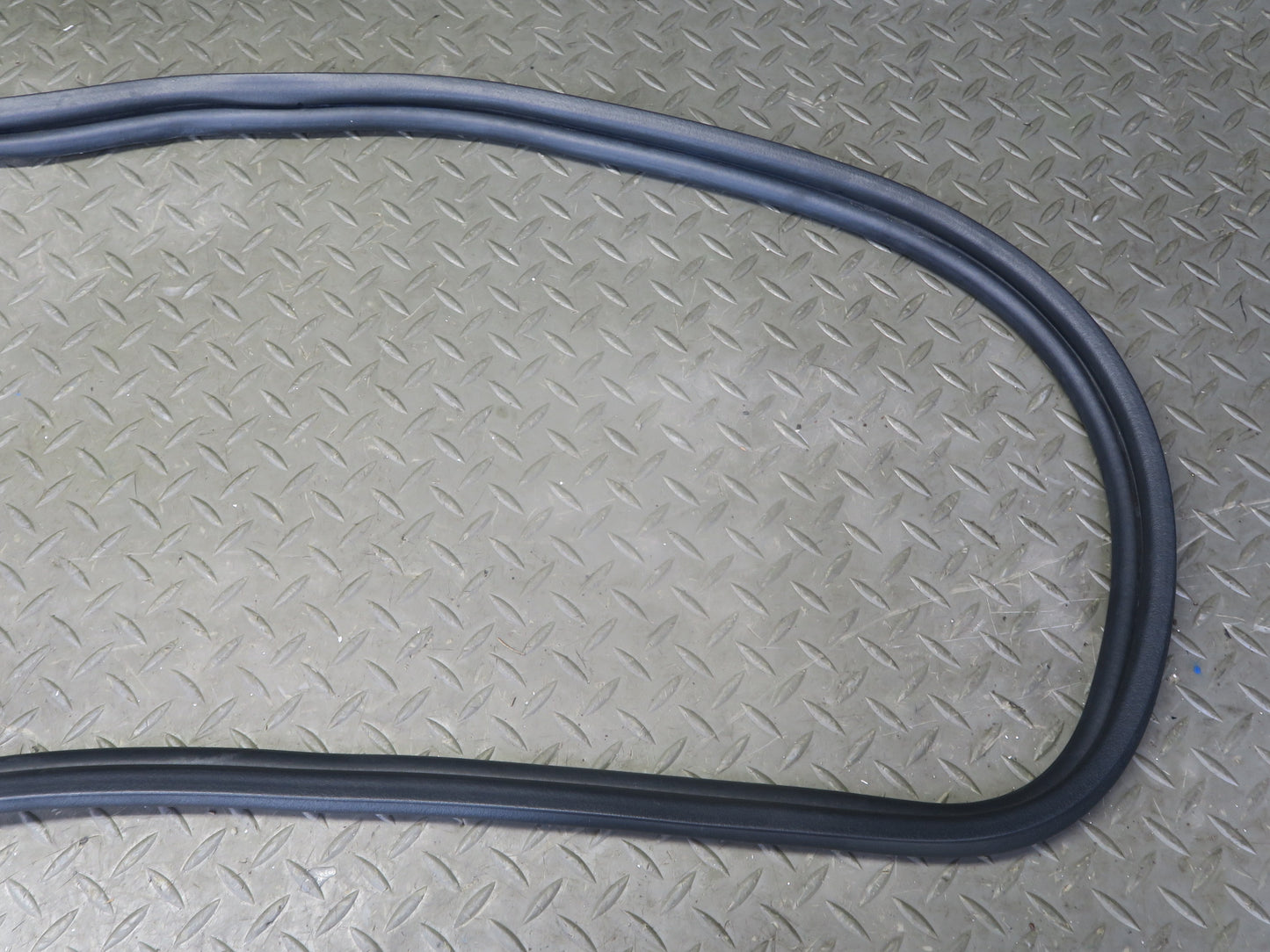 1999-2004 Porsche 911 996 Convertible Rear Trunk Weatherstrip Rubber Seal Gasket