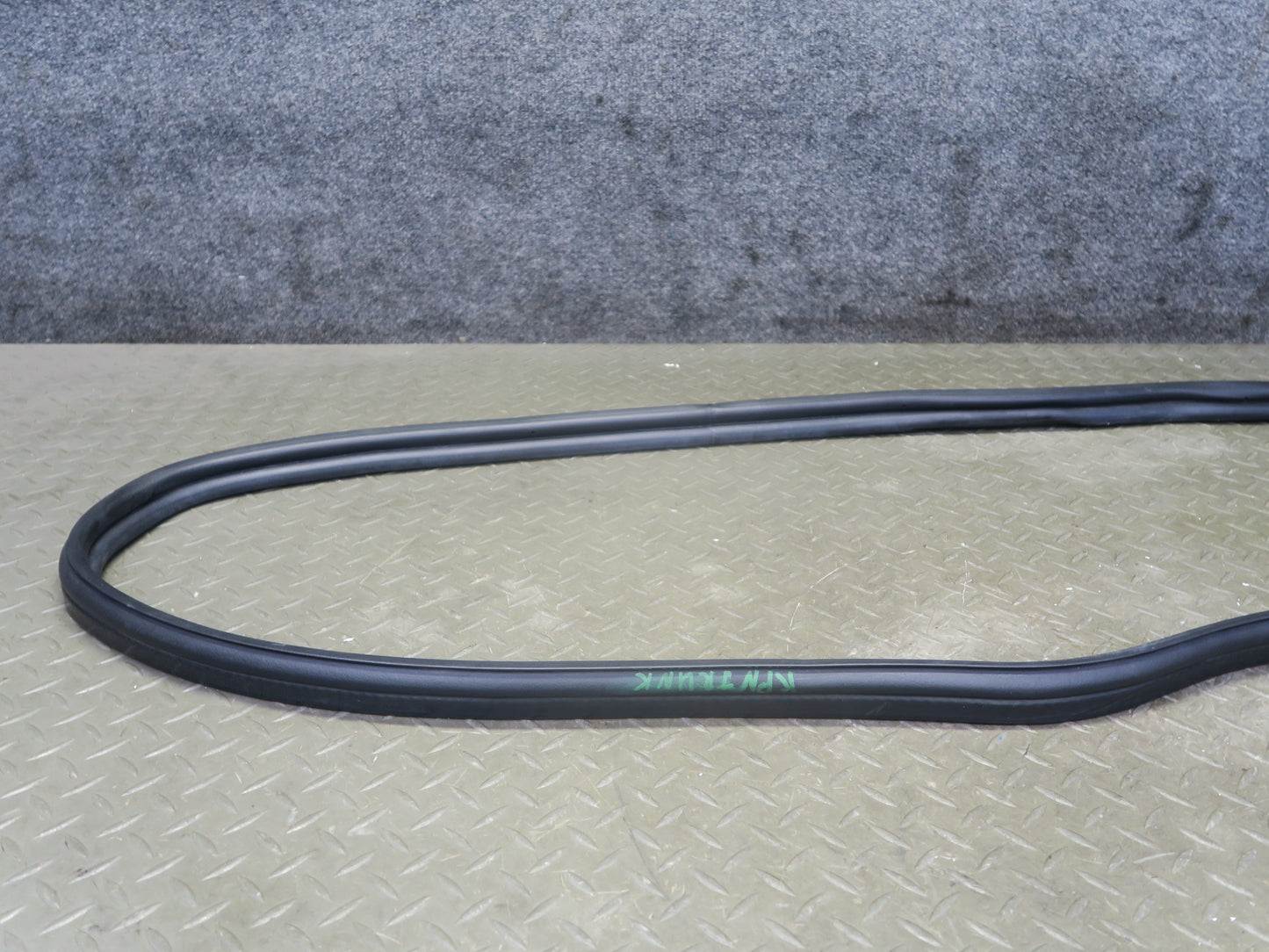 1999-2004 Porsche 911 996 Convertible Rear Trunk Weatherstrip Rubber Seal Gasket