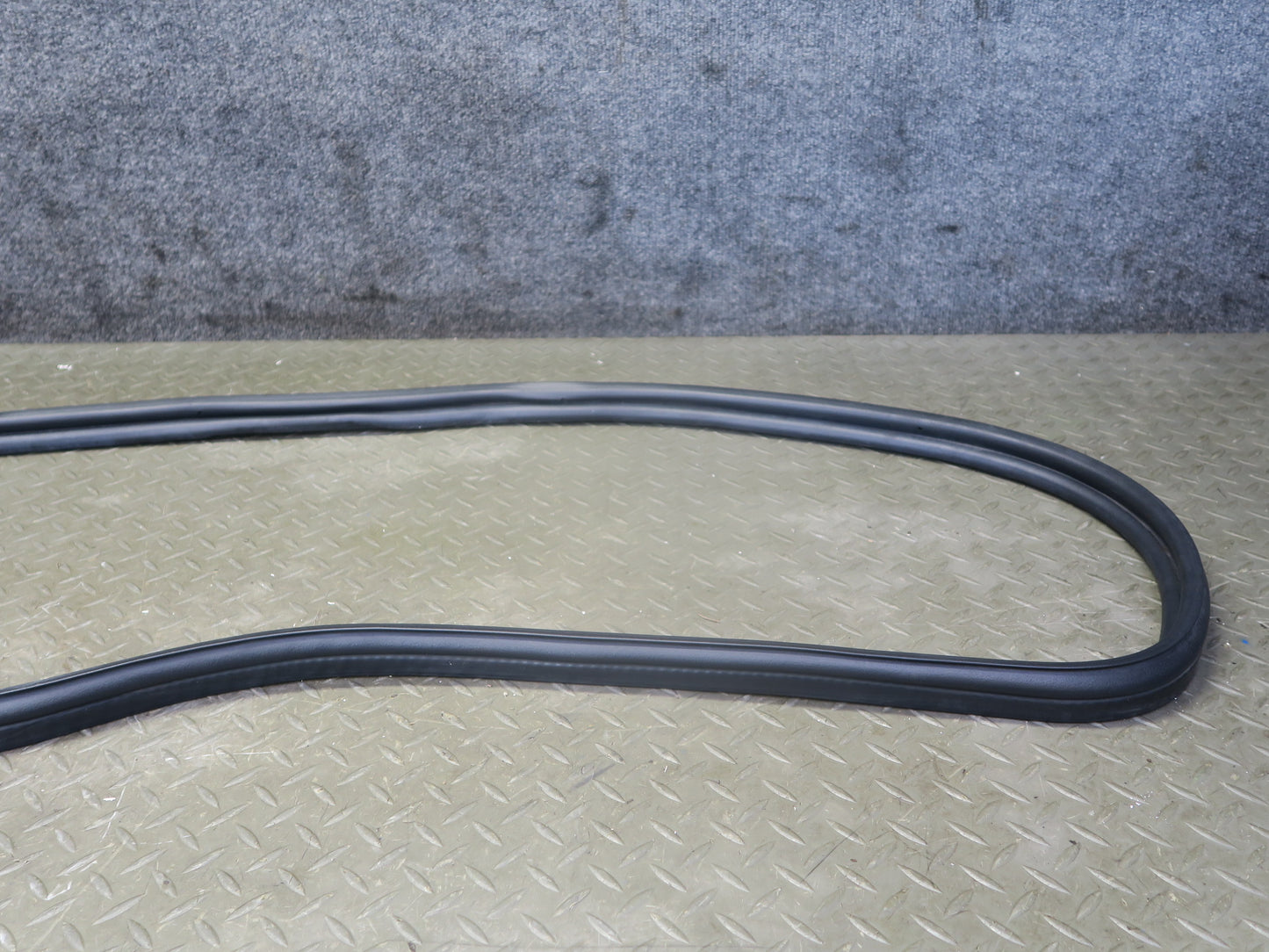 1999-2004 Porsche 911 996 Convertible Rear Trunk Weatherstrip Rubber Seal Gasket