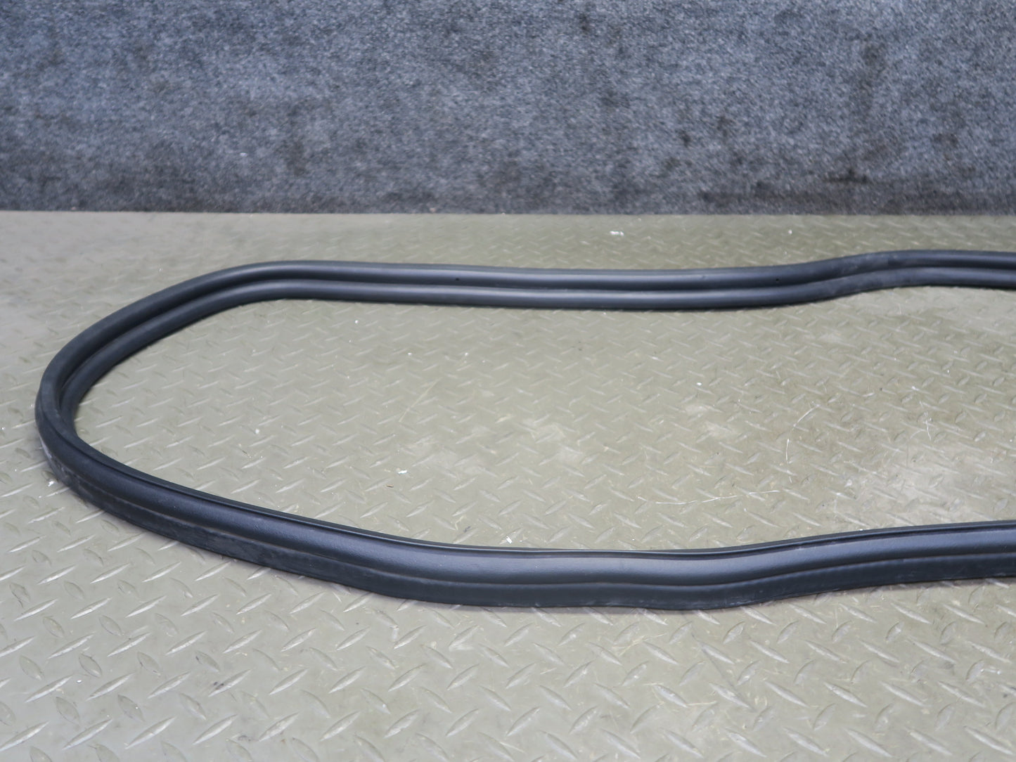 1999-2004 Porsche 911 996 Convertible Rear Trunk Weatherstrip Rubber Seal Gasket