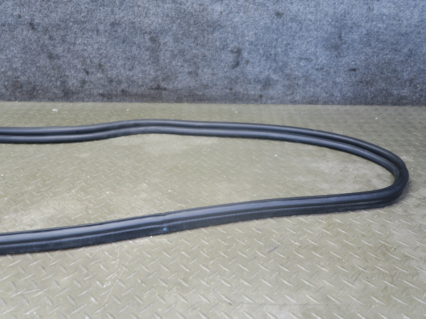 1999-2004 Porsche 911 996 Convertible Rear Trunk Weatherstrip Rubber Seal Gasket