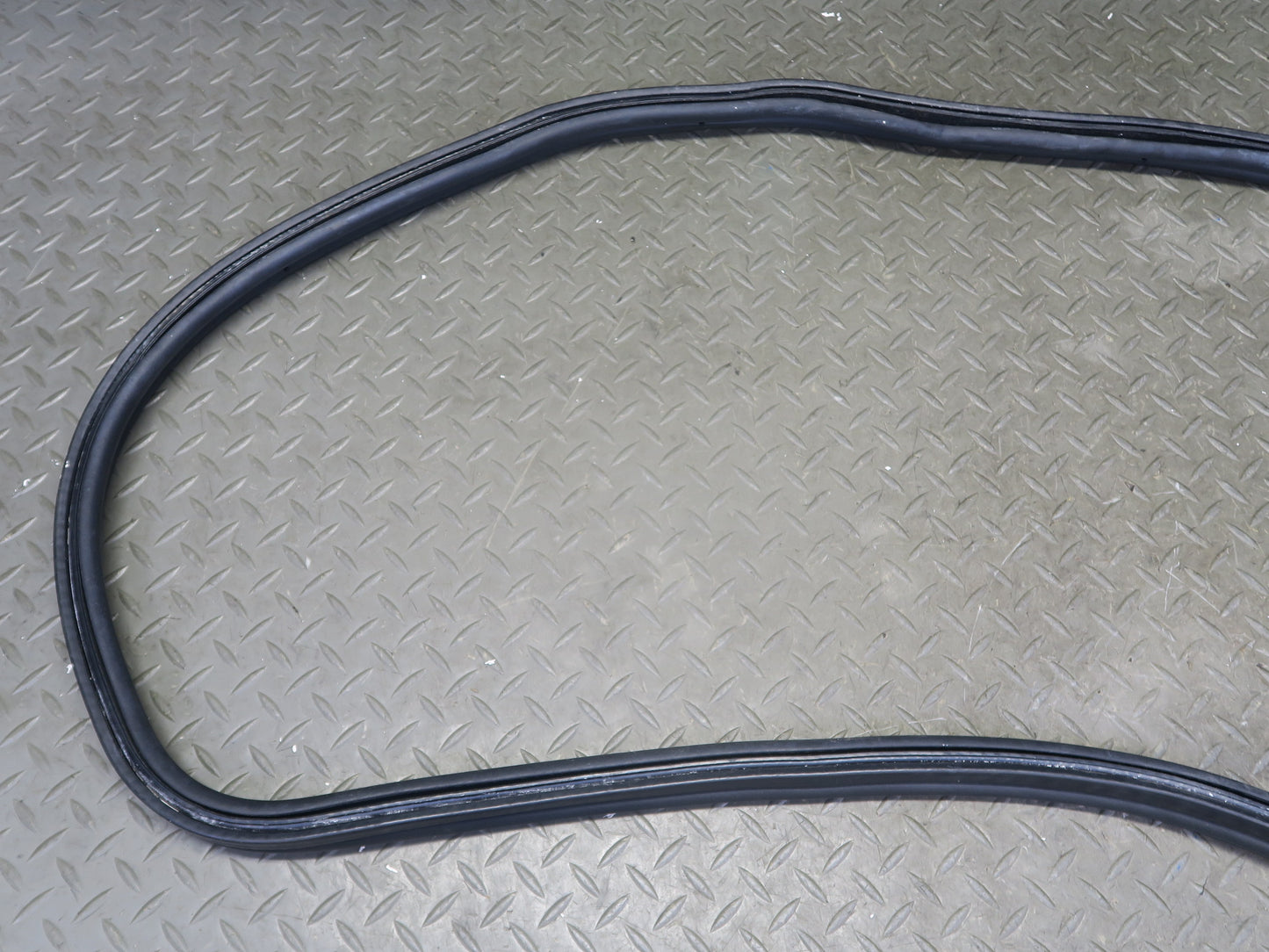 1999-2004 Porsche 911 996 Convertible Rear Trunk Weatherstrip Rubber Seal Gasket