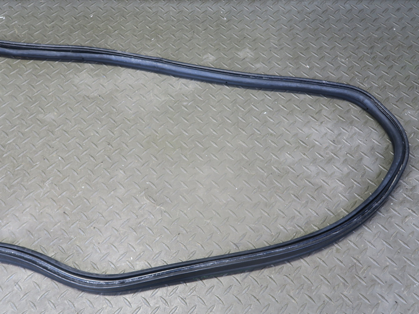 1999-2004 Porsche 911 996 Convertible Rear Trunk Weatherstrip Rubber Seal Gasket