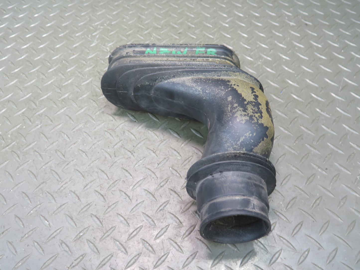 81-83 Datsun S130 280ZX Turbo Intake Air Cleaner Box Duct 62861-P7900 OEM