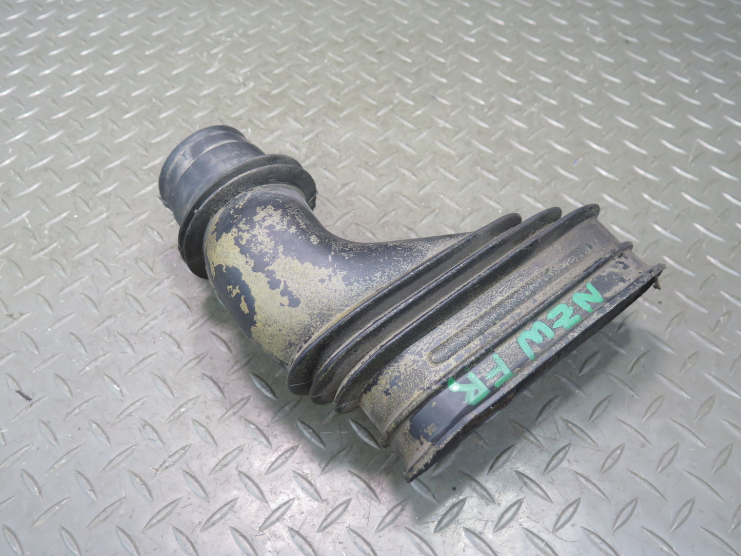 81-83 Datsun S130 280ZX Turbo Intake Air Cleaner Box Duct 62861-P7900 OEM