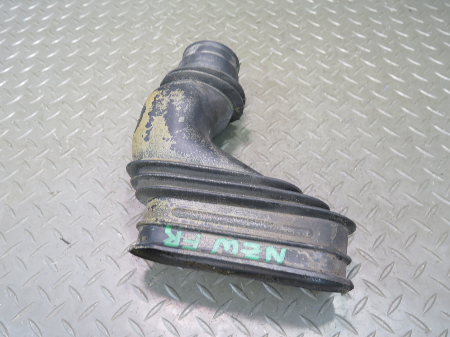 81-83 Datsun S130 280ZX Turbo Intake Air Cleaner Box Duct 62861-P7900 OEM