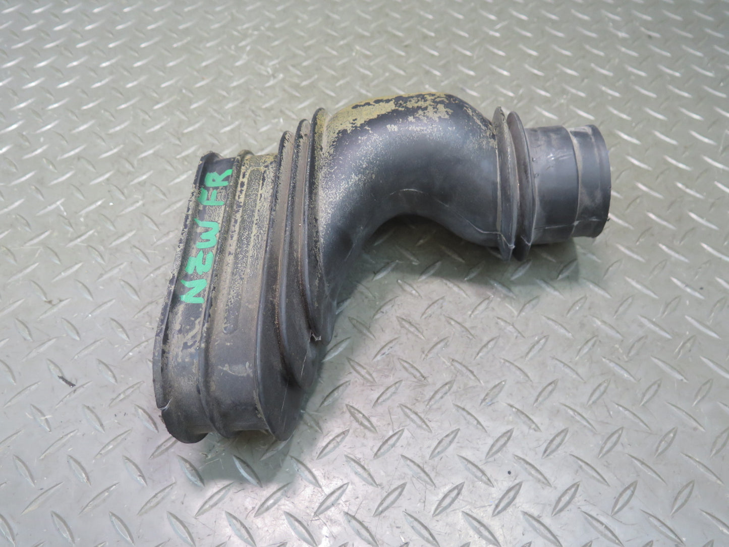 81-83 Datsun S130 280ZX Turbo Intake Air Cleaner Box Duct 62861-P7900 OEM