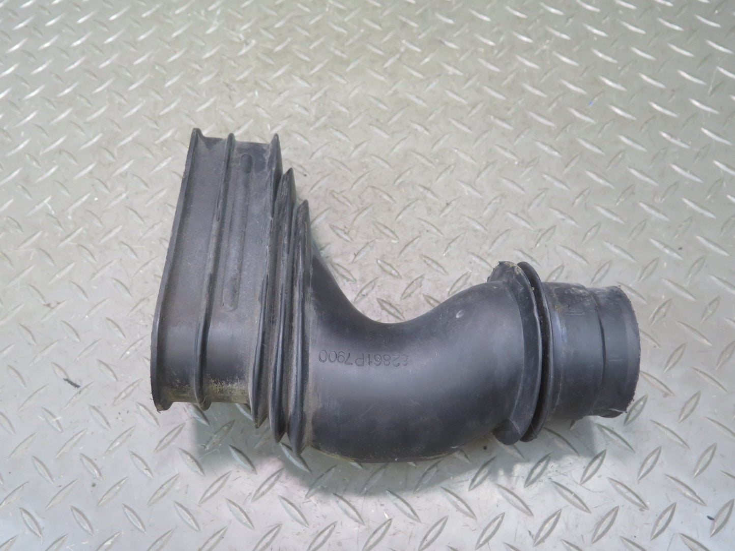 81-83 Datsun S130 280ZX Turbo Intake Air Cleaner Box Duct 62861-P7900 OEM