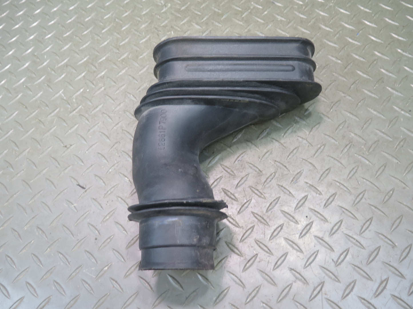 81-83 Datsun S130 280ZX Turbo Intake Air Cleaner Box Duct 62861-P7900 OEM