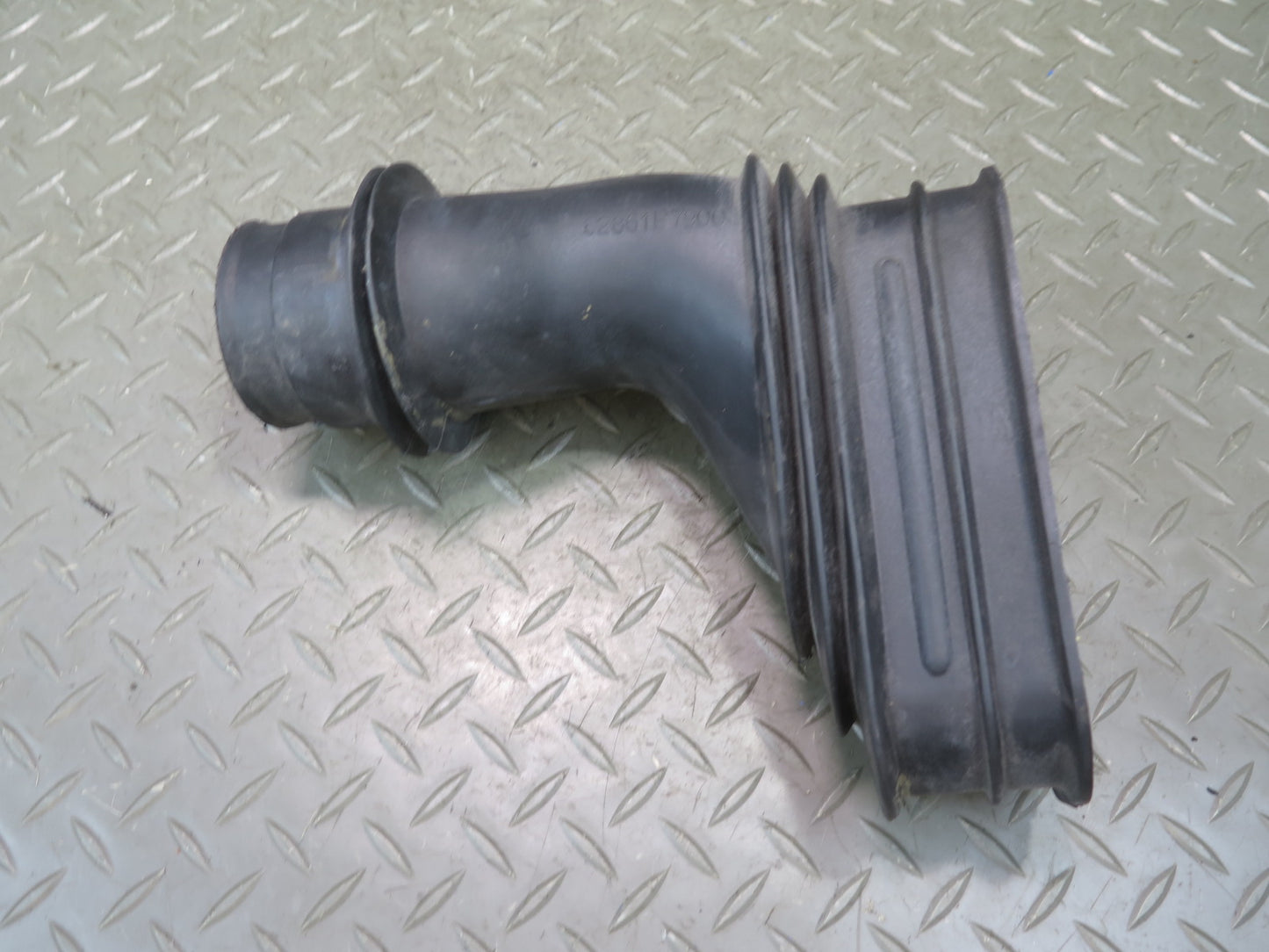 81-83 Datsun S130 280ZX Turbo Intake Air Cleaner Box Duct 62861-P7900 OEM