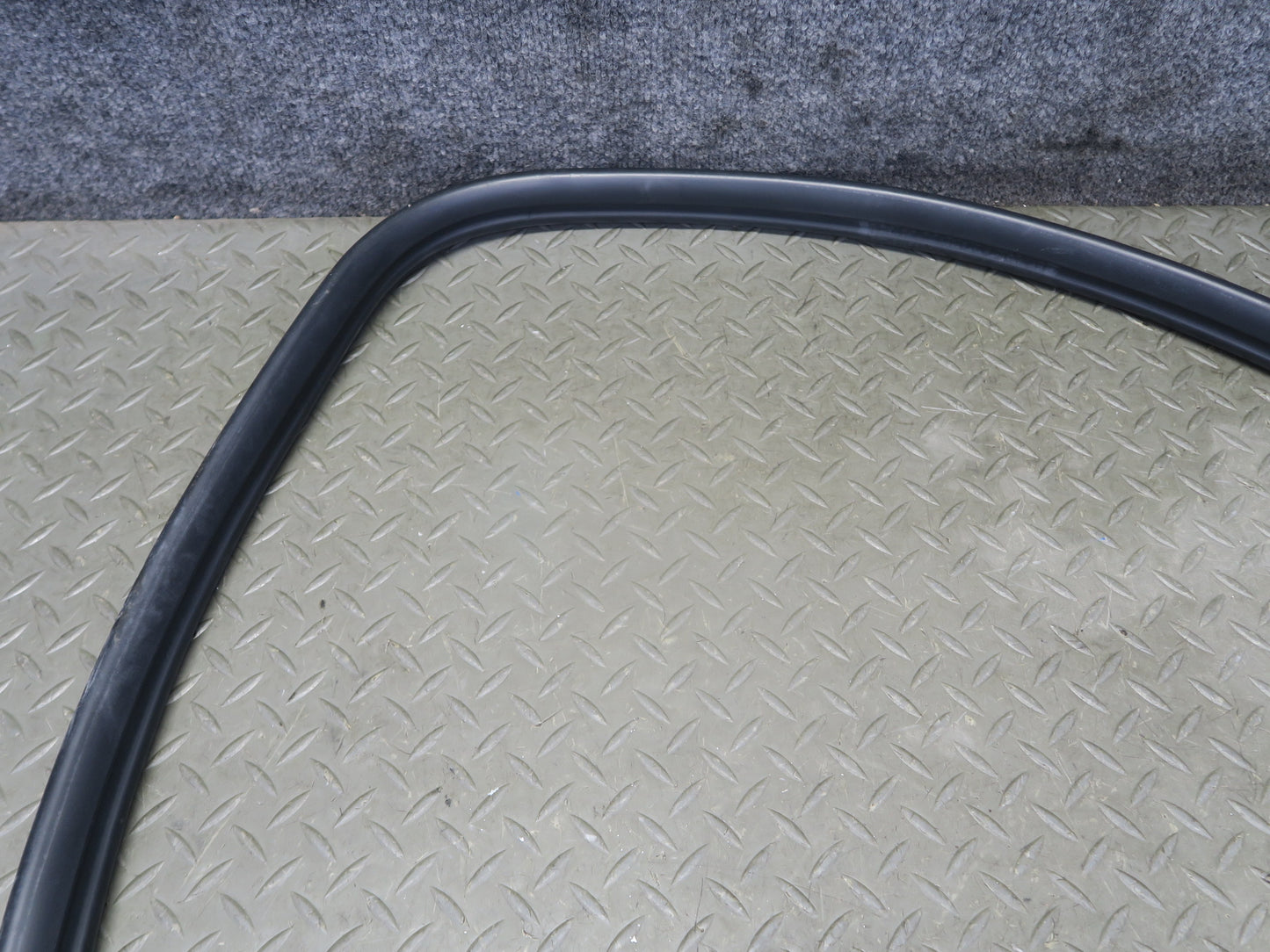 97-04 Porsche Boxster 986 Left Door Weatherstrip Rubber Seal Gasket