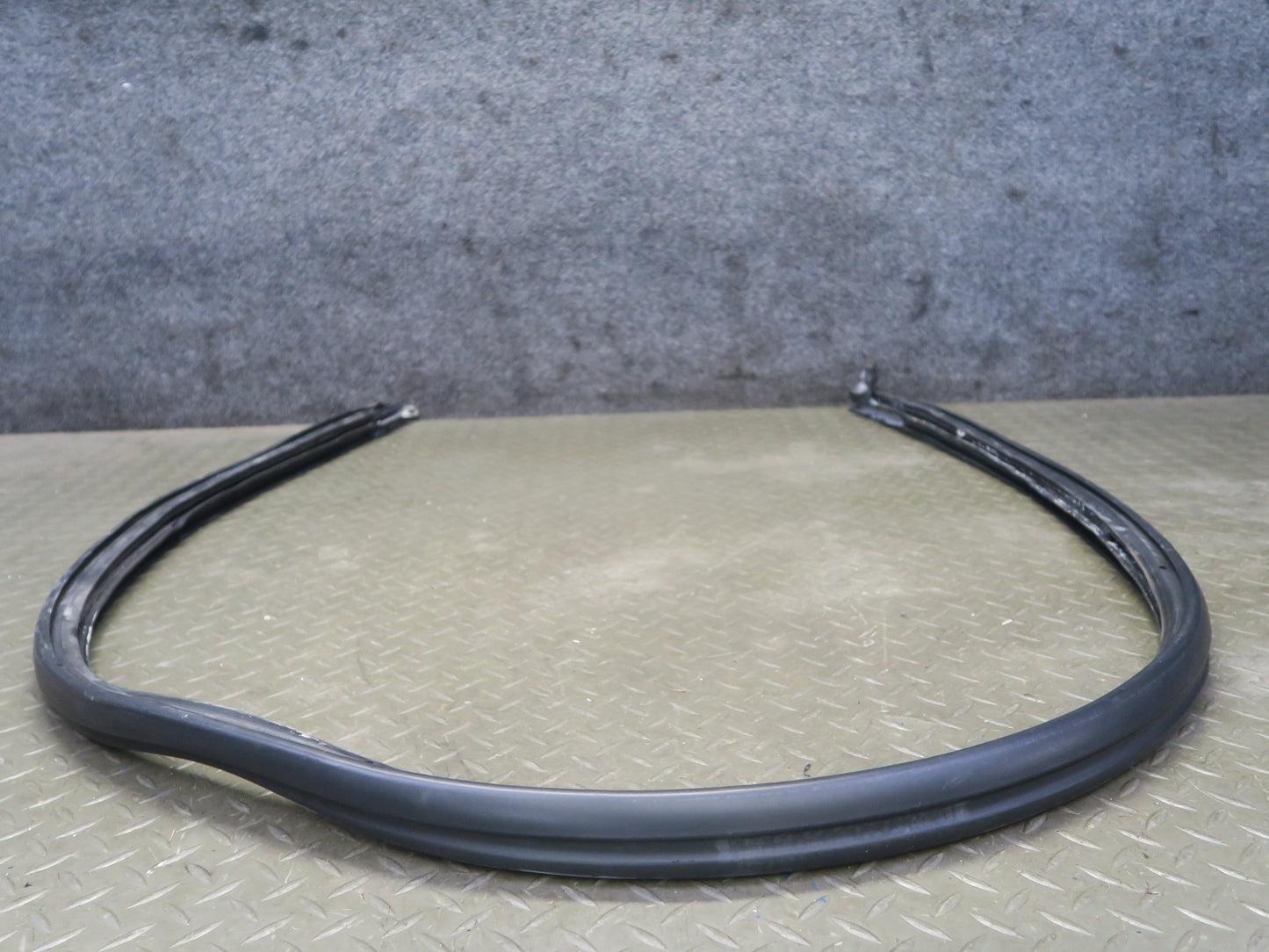 97-04 Porsche Boxster 986 Left Door Weatherstrip Rubber Seal Gasket