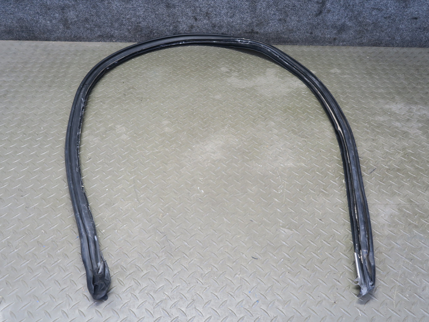 97-04 Porsche Boxster 986 Left Door Weatherstrip Rubber Seal Gasket