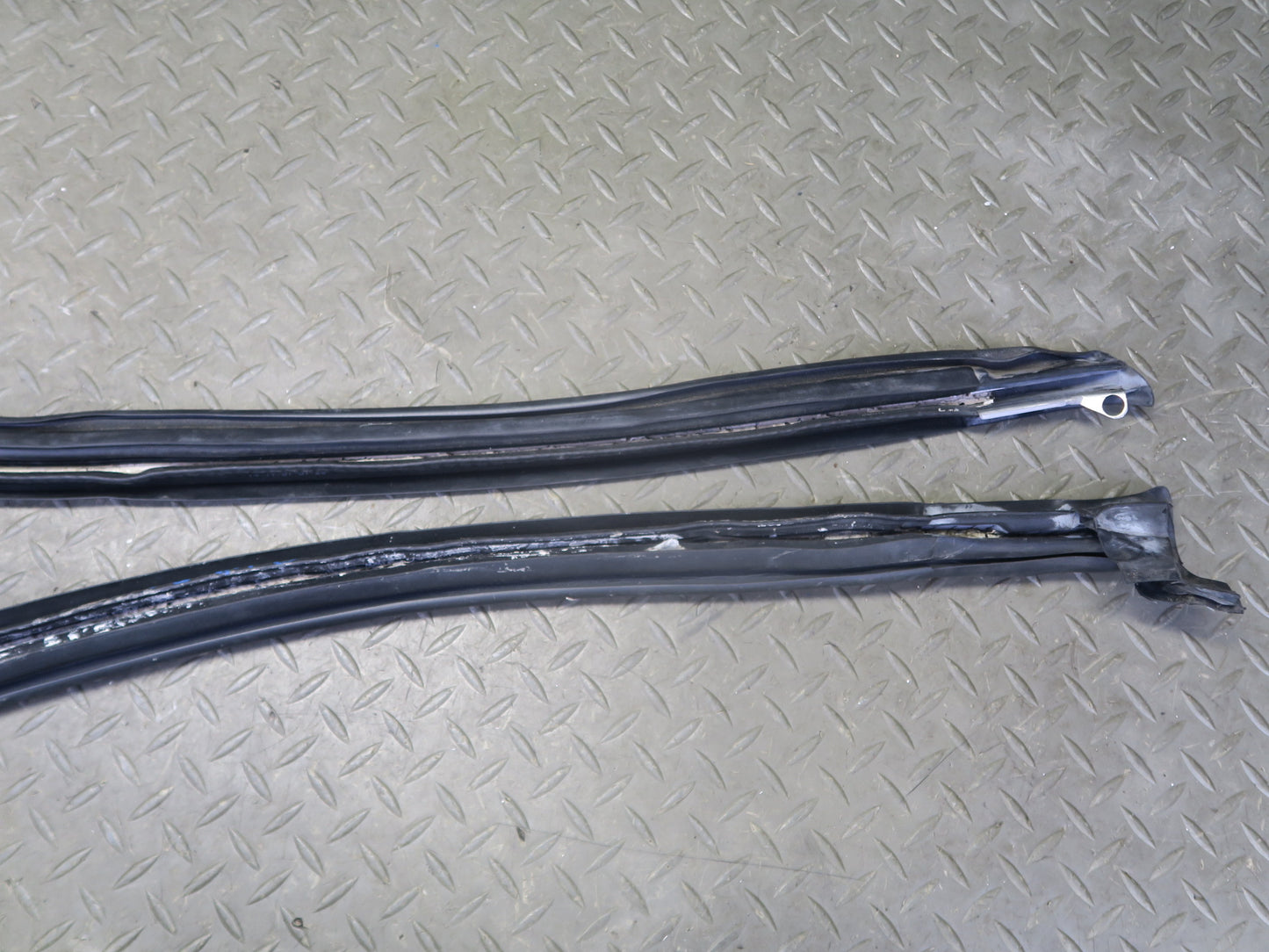 97-04 Porsche Boxster 986 Left Door Weatherstrip Rubber Seal Gasket