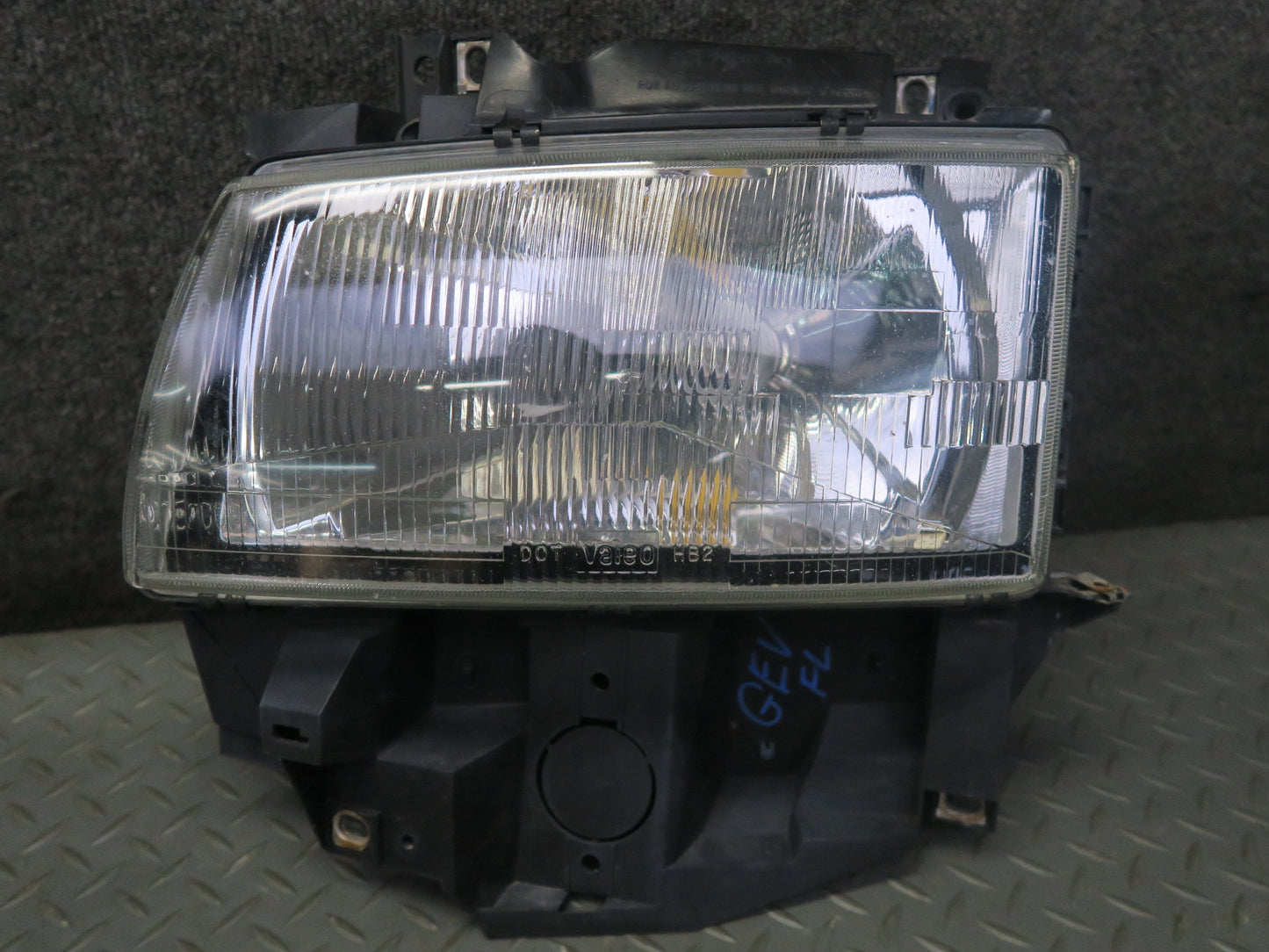 99-03 VW Eurovan T4 Set of 2 Front Right & Left Halogen Headlight Lamp OEM