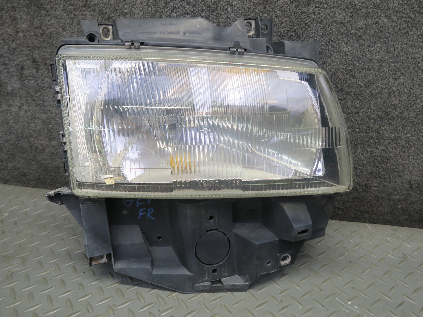 99-03 VW Eurovan T4 Set of 2 Front Right & Left Halogen Headlight Lamp OEM