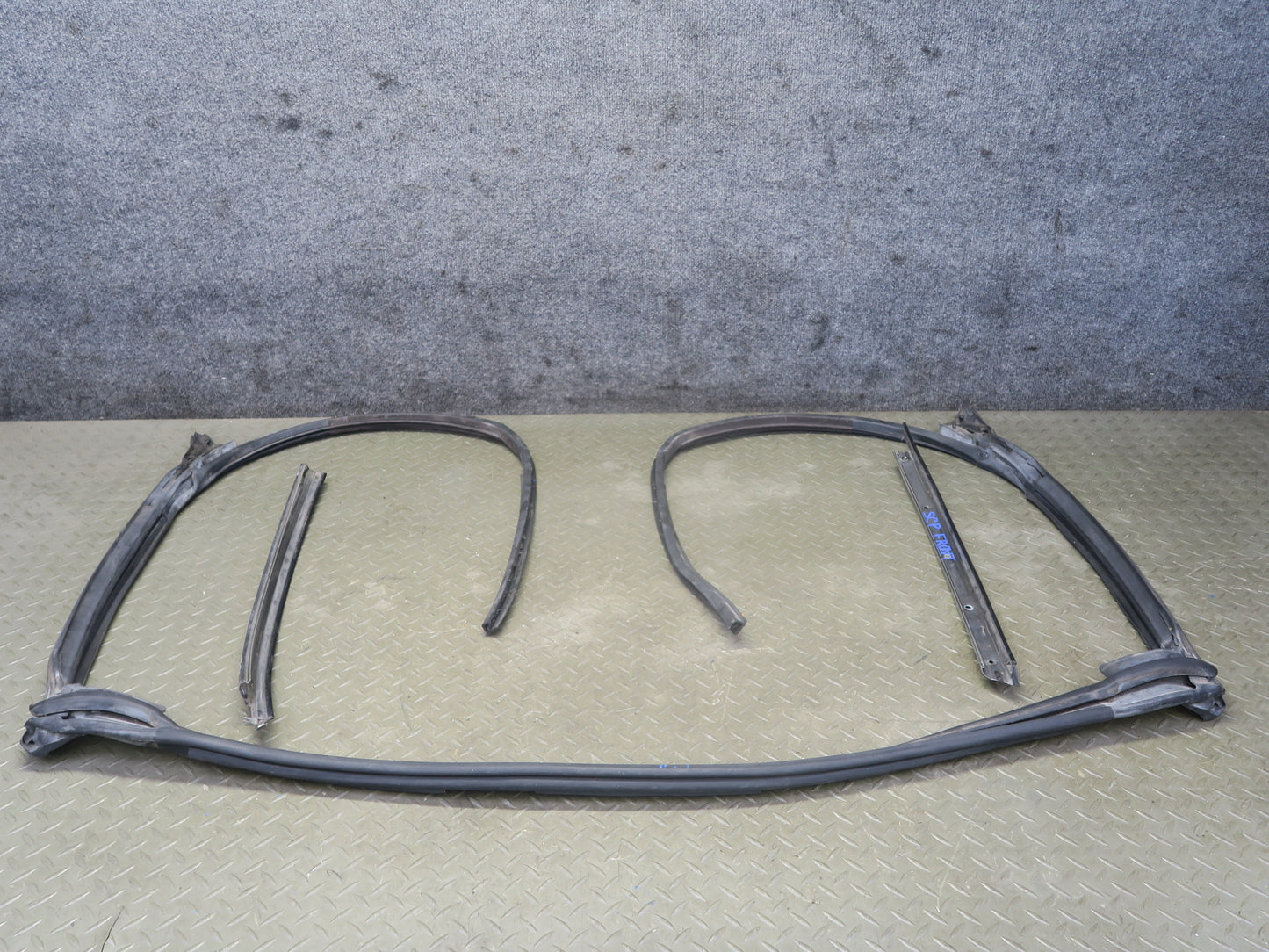 02-10 Lexus SC430 Front Roof Weatherstrip Rubber Seal w Window Bracket Set OEM