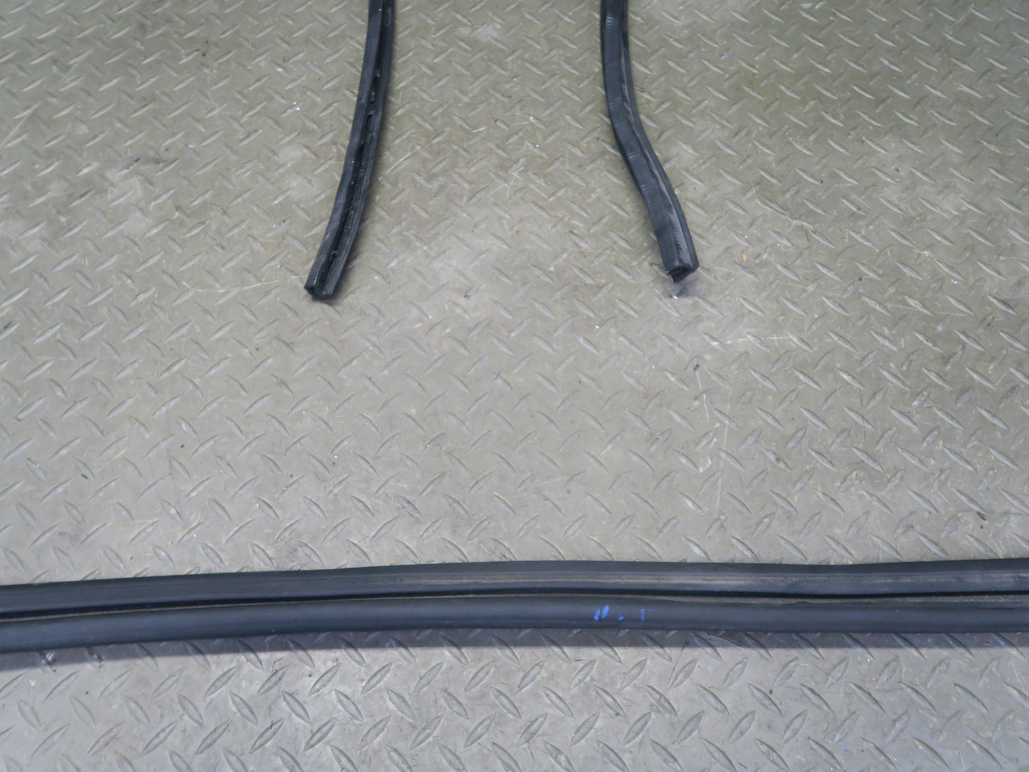 02-10 Lexus SC430 Front Roof Weatherstrip Rubber Seal w Window Bracket Set OEM