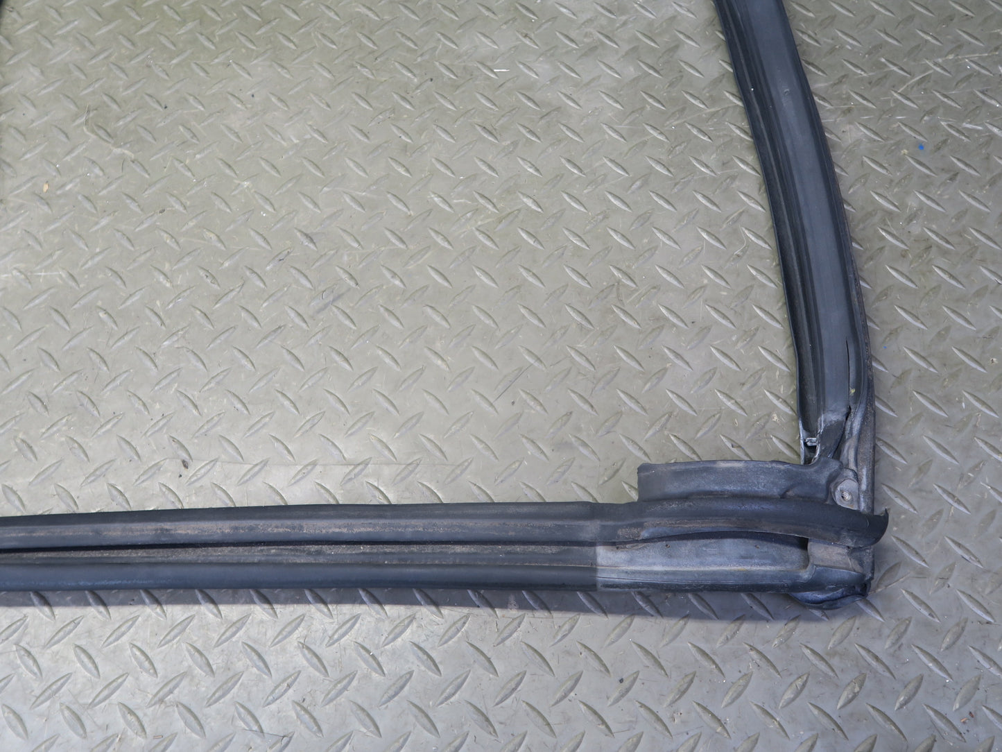 02-10 Lexus SC430 Front Roof Weatherstrip Rubber Seal w Window Bracket Set OEM