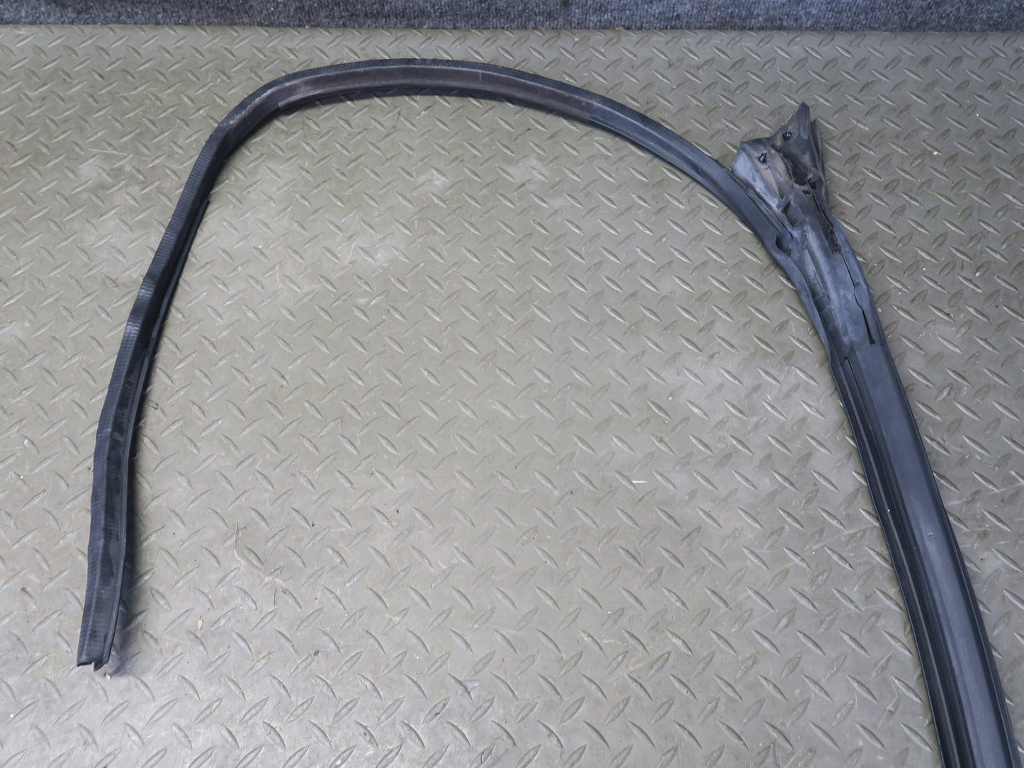 02-10 Lexus SC430 Front Roof Weatherstrip Rubber Seal w Window Bracket Set OEM