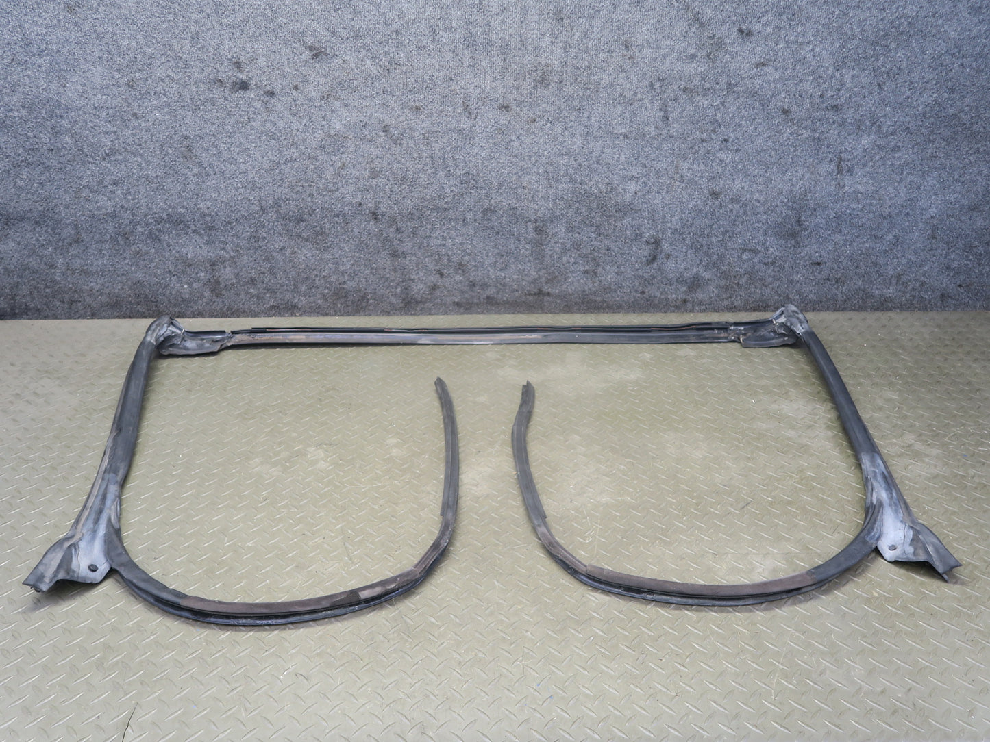 02-10 Lexus SC430 Front Roof Weatherstrip Rubber Seal w Window Bracket Set OEM