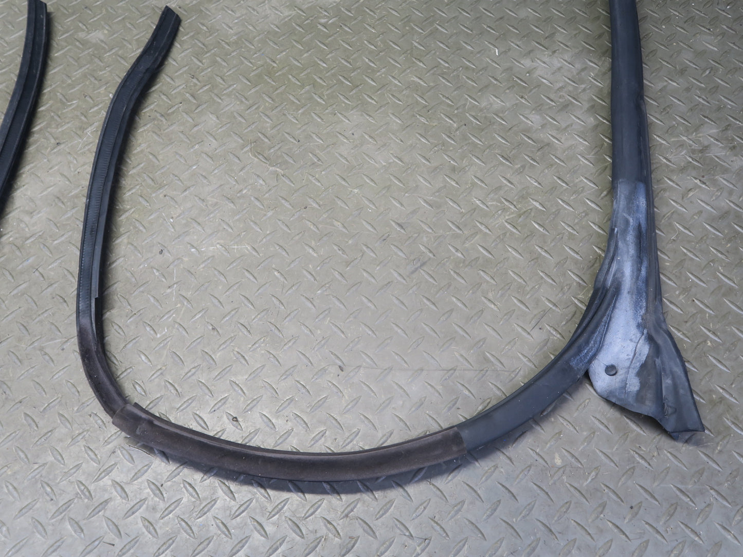02-10 Lexus SC430 Front Roof Weatherstrip Rubber Seal w Window Bracket Set OEM