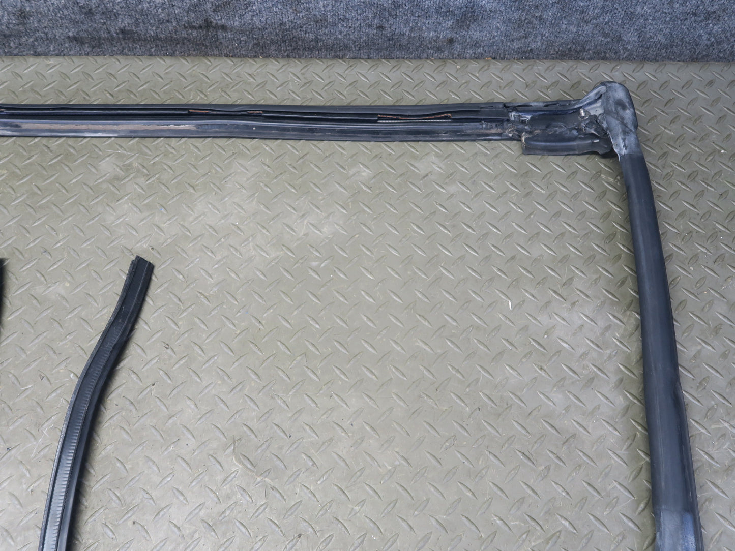 02-10 Lexus SC430 Front Roof Weatherstrip Rubber Seal w Window Bracket Set OEM