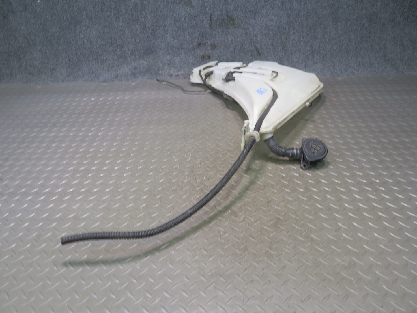 14-16 BMW F32 F33 435I Windshield Washer Fluid Reservoir Bottle w Pump OEM
