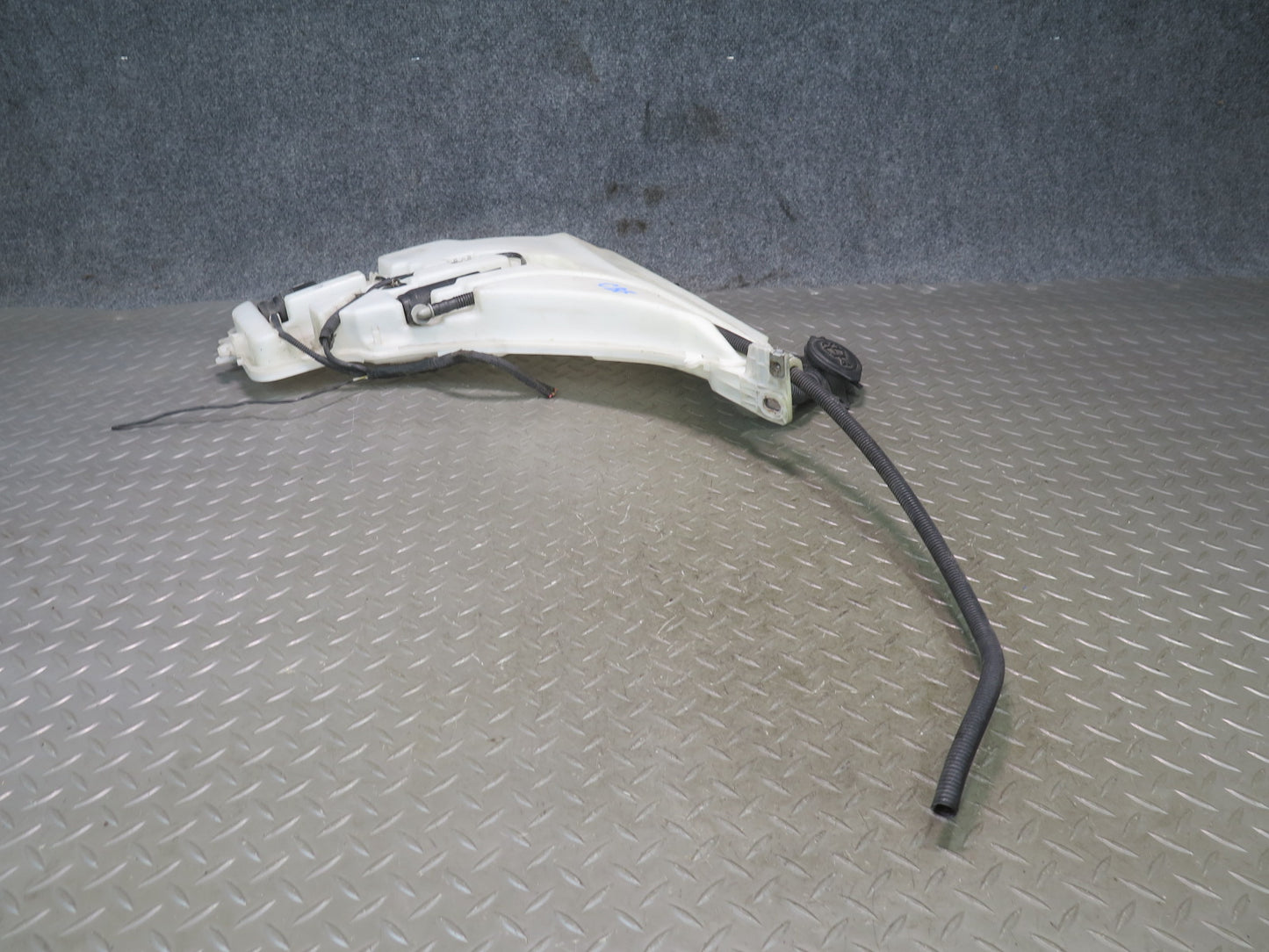 14-16 BMW F32 F33 435I Windshield Washer Fluid Reservoir Bottle w Pump OEM