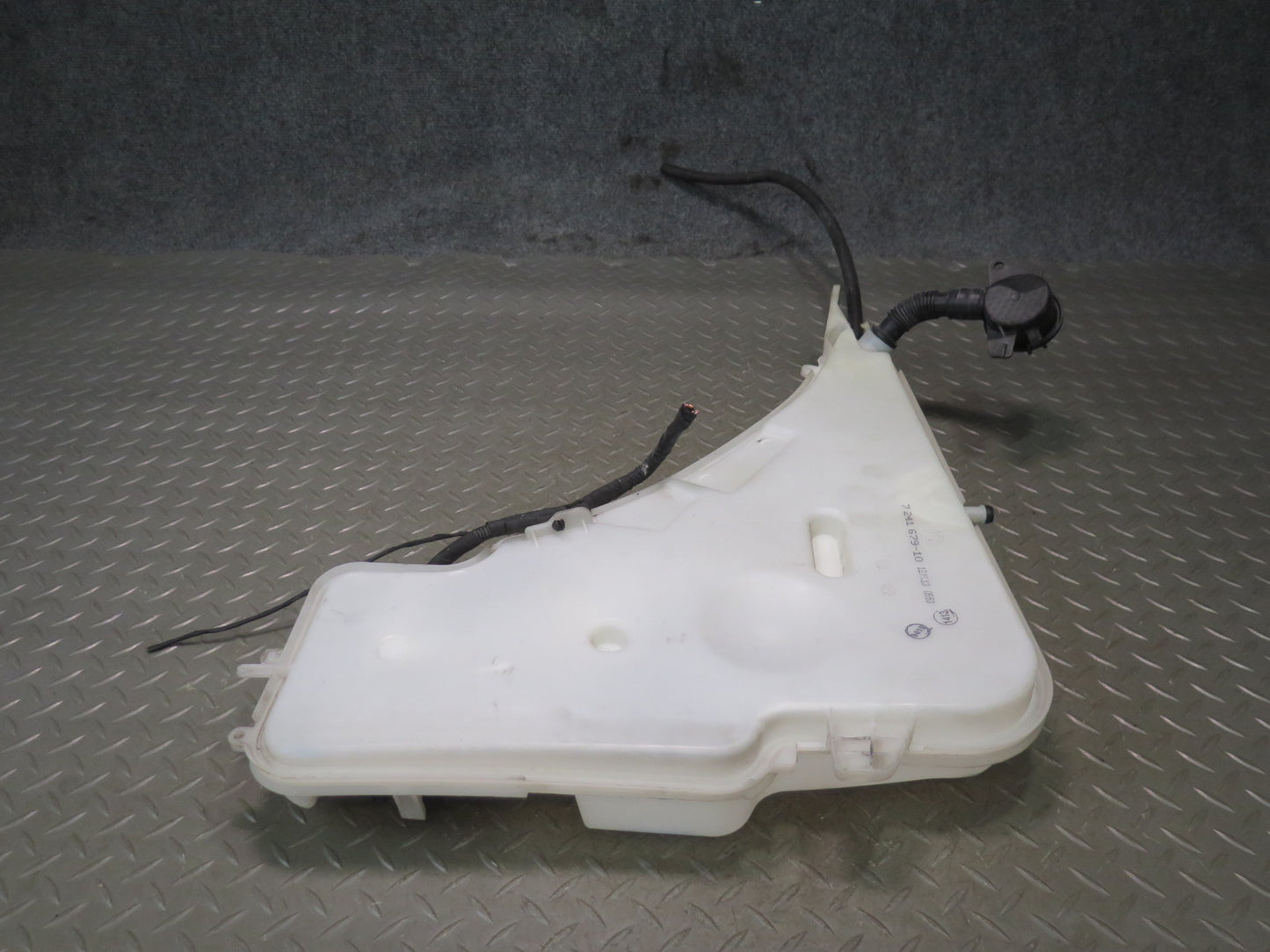 14-16 BMW F32 F33 435I Windshield Washer Fluid Reservoir Bottle w Pump OEM