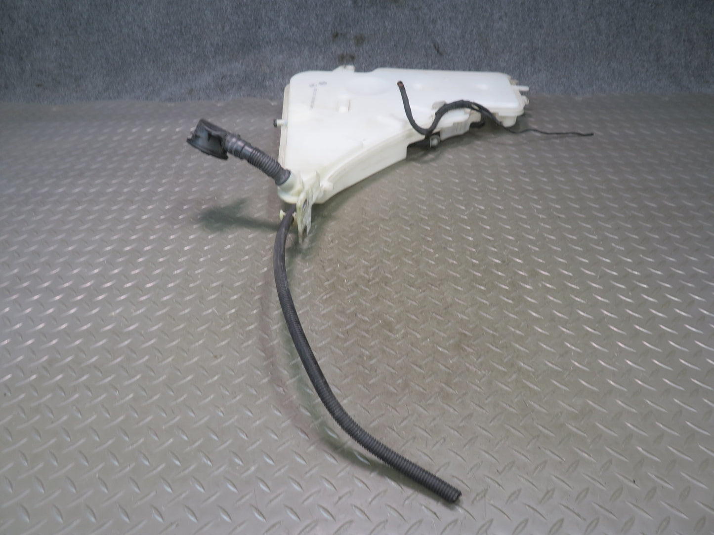14-16 BMW F32 F33 435I Windshield Washer Fluid Reservoir Bottle w Pump OEM