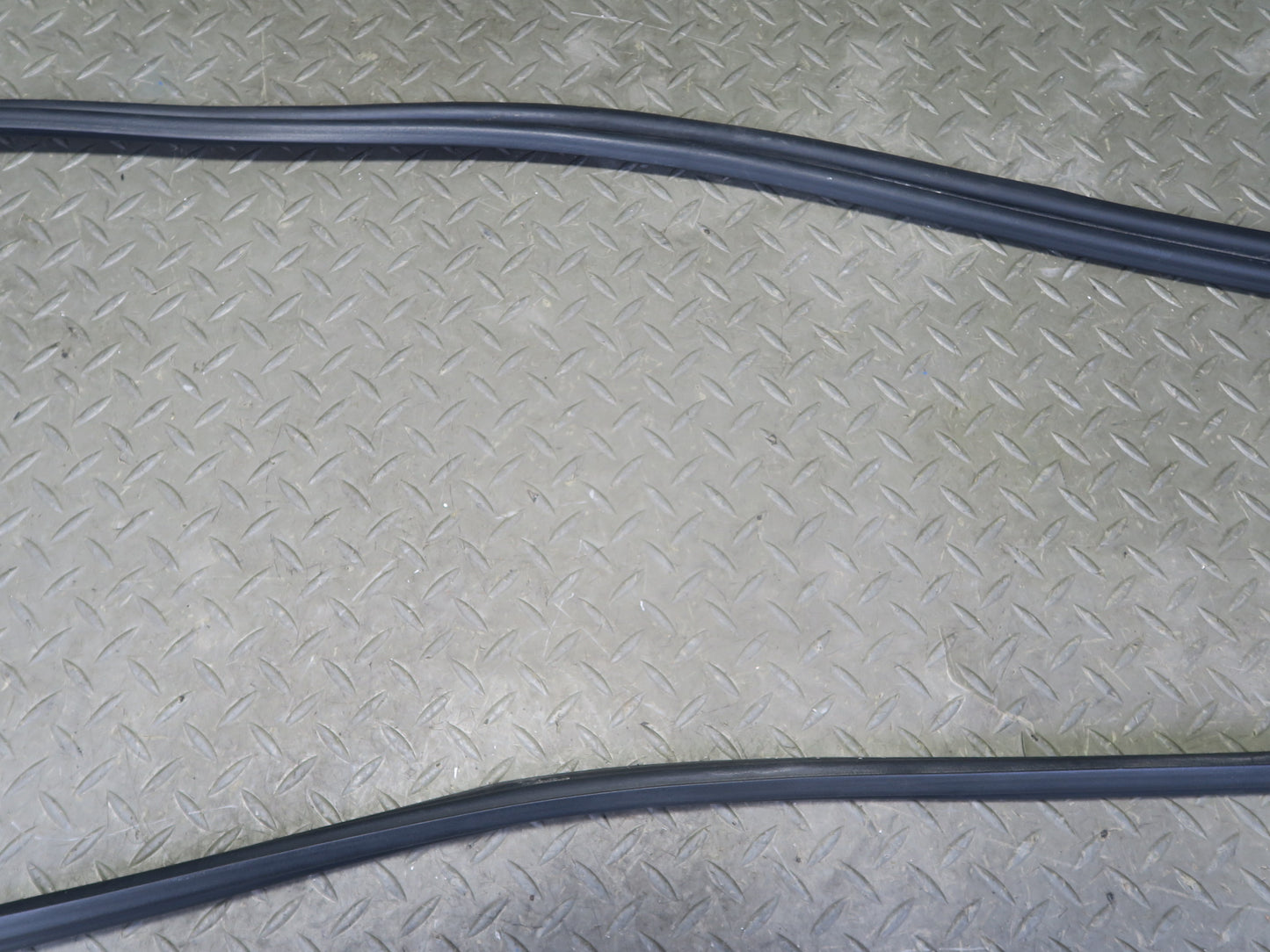 1999-2004 Porsche 911 996 Convertible TOP Roof Weatherstrip Rubber Seal Gasket