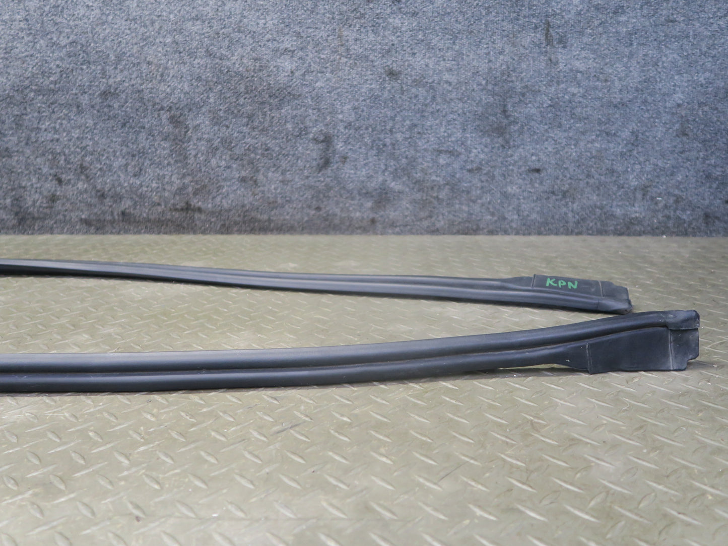 1999-2004 Porsche 911 996 Convertible TOP Roof Weatherstrip Rubber Seal Gasket