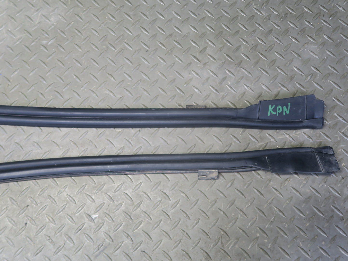 1999-2004 Porsche 911 996 Convertible TOP Roof Weatherstrip Rubber Seal Gasket
