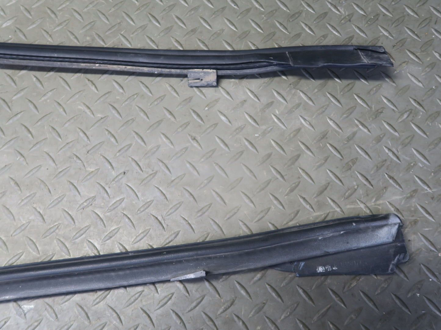 1999-2004 Porsche 911 996 Convertible TOP Roof Weatherstrip Rubber Seal Gasket