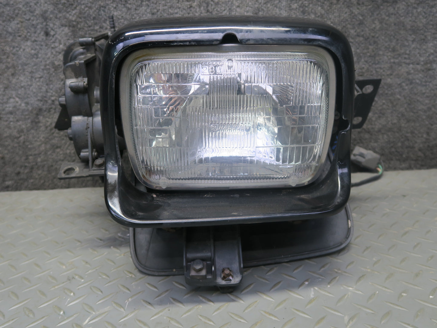 84-87 Chevrolet Corvette C4 Front Left POP UP Headlight Motor Cover Assembly OEM